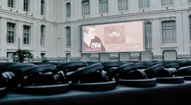 Hasta el 9 de septiembre se pueden ver películas en pantalla grande en la Galería de Cristal de Cibeles. ©Ayuntamiento de Madrid.