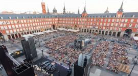 El escenario de la Plaza Mayor preparado para el Coro Nacional de España. 
