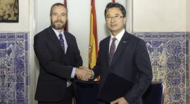 Firma del acuerdo de Madrid y Seúl 