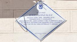 Imagen de la placa conmemorativa en la casa donde vivió Jerry González