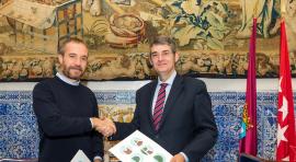El director de Turismo de Madrid Destino, Miguel Sanz, y el presidente de la Asociación Española de Profesionales del Turismo (AEPT), Santiago Aguilar