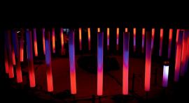 En la plaza del Mercurio de Barajas se puede ver una de las obras del Festival Internacional de la Luz©Fernando Tribiño-Madrid Destino