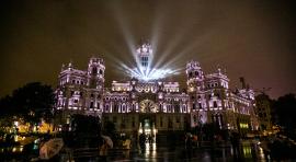 Andrea Levy contempló algunas de las obras, como las del Palacio de Buenavista, Casa de América y fachada del Palacio de Cibeles©Lukastz Michalar-Madrid Destino