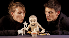 'Giraffe (Jirafa)' es un espectáculo de la compañía griega Hop Signor Puppet Theatre que se puede ver en Espacio Abierto Quinta de los Molinos