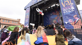 El público ha cantado al son de bailes y melodías de los carnavales madrileños en el Manteo del pelele©Fernando Tribiño-Madrid Destino