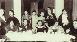 En la imagen, homenaje a Luis Cernuda en el Lyceum Club, entre ellas Rosa Chacel, Ernestina de Champourcin y Concha Albornoz