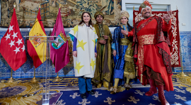 La delegada de Cultura, Andrea Levy, ha recibido este mediodía en la Casa de la Panadería a los tres emisarios reales©Fernando Tribiño-Madrid Destino
