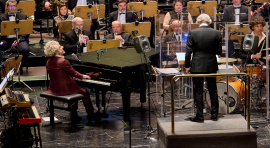 El maestro Jan Cober ha dirigido el concierto de Reyes del grupo León Benavente y la Banda Sinfónica Municipal©Fernando Tribiño-Madrid Destino