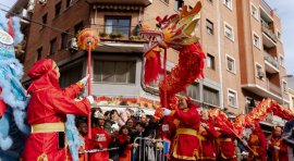 Participantes en el gran desfile del Año Nuevo Chino
