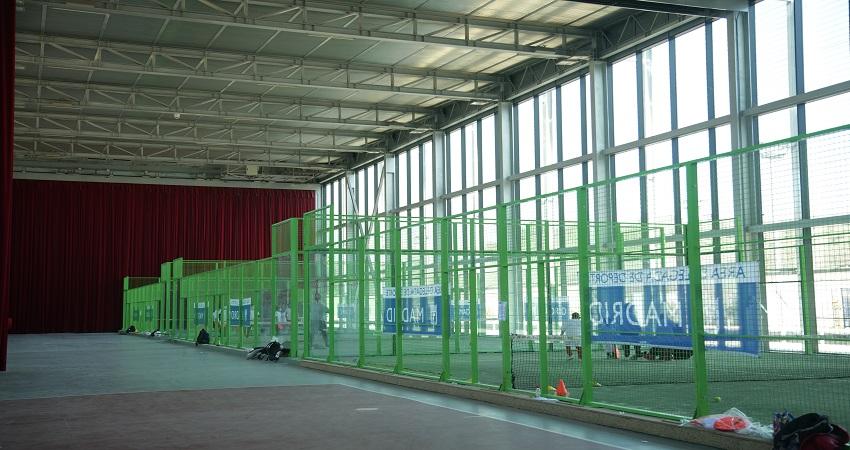 Las clases de pádel se desarrollan en el Tennis Indoor de Caja Mágica. 