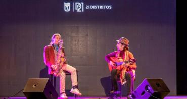 El músico y compositor madrileño Jorge Pardo y el guitarrista Melón actuaron en el acto de presentación de la programación 21distritos 2023