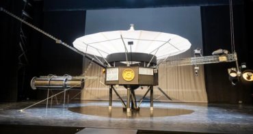 Maqueta de la sonda Voyager 1 en Contemporánea Condeduque