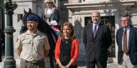 La concejala delegada de Turismo del Ayuntamiento de Madrid, Almudena Maíllo, asiste al relevo solemne de la guardia en el Palacio Real de Madrid