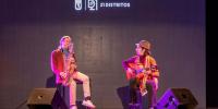 El músico y compositor madrileño Jorge Pardo y el guitarrista Melón actuaron en el acto de presentación de la programación 21distritos 2023