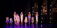 Grupo de bailarines del London City Ballet en el escenario de Conde Duque