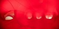 Marco Canevacci construye la mano gigante “Dactiloscopia Rosa” para Naves Matadero