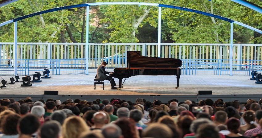 El pianista Javier Perianes ofreció un concierto en el Parque El Paraíso de San Blas. ©Ayuntamiento de Madrid