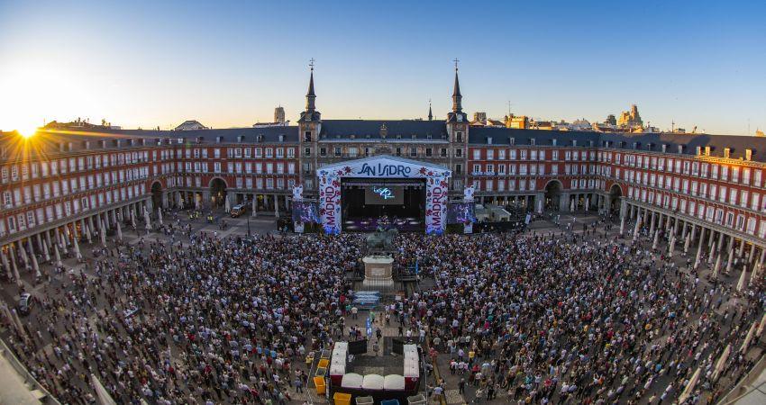 industria Correlación Puede soportar Tequila y Mikel Erentxun hacen bailar a la Plaza Mayor | Madrid Destino