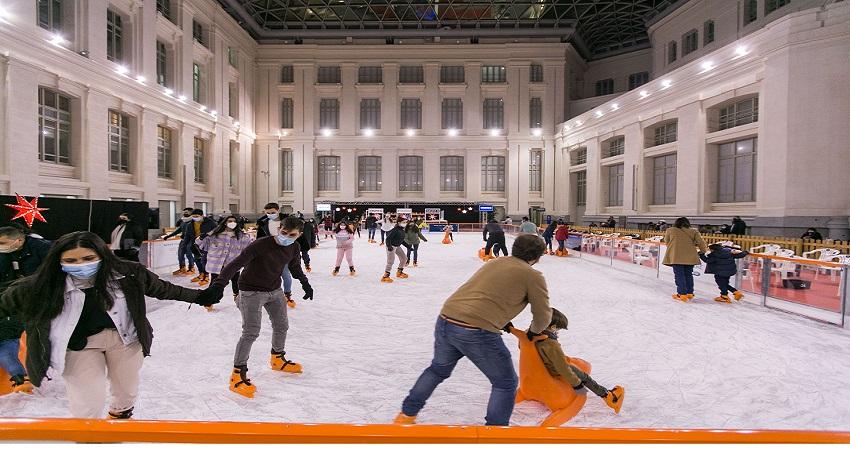 Hasta el 10 de enero siguen abiertas las pistas de hielo de CentroCentro y Matadero Madrid©Lukasz Michalar
