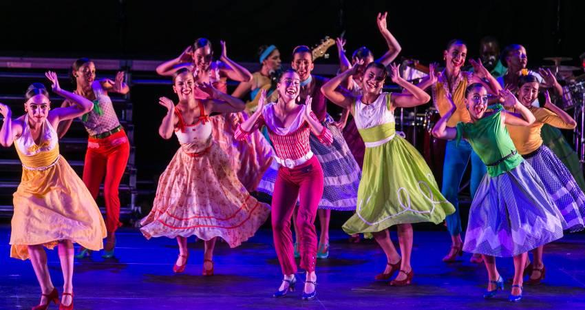 Lizt Alfonso trae ¡Cuba Vibra!, un espectáculo de chachachá, mambo, rumba,  conga y bolero a los Veranos de la Villa | Madrid Destino