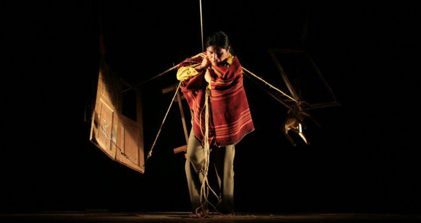 La compañía boliviana Teatro de los Andes presenta su obra 'En un sol amarillo. Memorias de un temblor' en Naves del Español