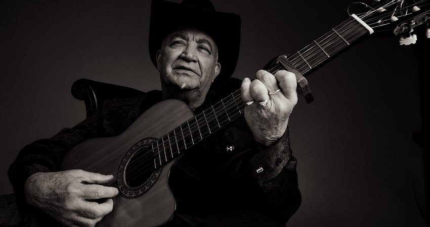 El músico cubano Eliades Ochoa ©Massi Georgeschi