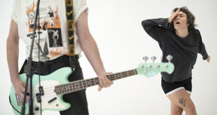 Objeto Não Identificado, con Natalia Fernandes e Iván Mozetich