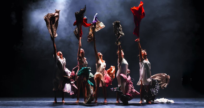 Escena de la coreografía ‘Maldonne’, de la artista Leïla Ka. Imagen de Monia Pavoni