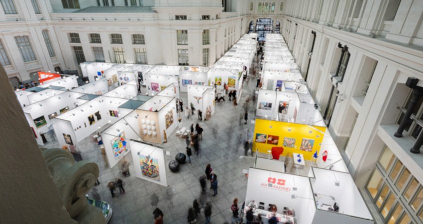 Vista general de la feria de arte contemporáneo Art Madrid de una edición anterior. Foto: Lucas Amillano