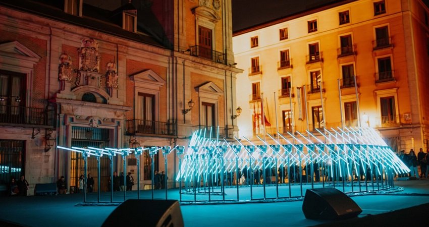 Instalación lumínica en la Plaza de la Villa