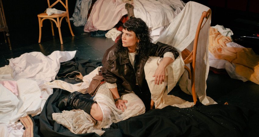 Una escena de 'Cartas de mujeres. Correspondencia interrumpida'. Teatro Español