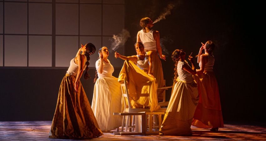 Escena del espectáculo ´Humo’, de la coreógrafa y bailaora Rafaela Carrasco. Imagen de Gema Segura