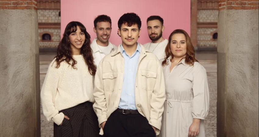 Omar Banana, Inma Cuevas, Zack Gómez-Rolls, Selu Nieto y Julia Rubio son los actores de 'Guayominí'. Nave 10 Matadero