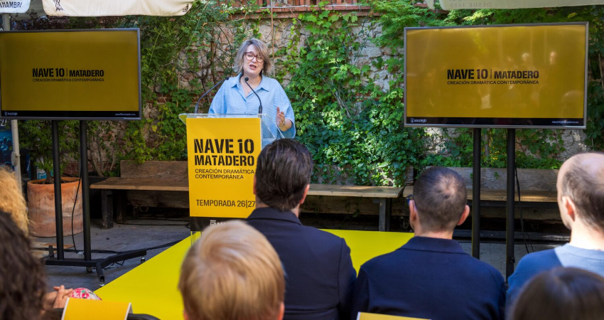 La delegada de Cultura, Turismo y Deporte, Marta Rivera de la Cruz, presenta la programación de la temporada 2026-27 de Nave 10 Matadero