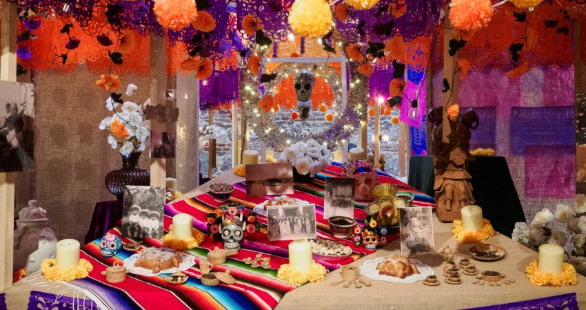 Presentación de los altares mexicanos del Día de Muertos