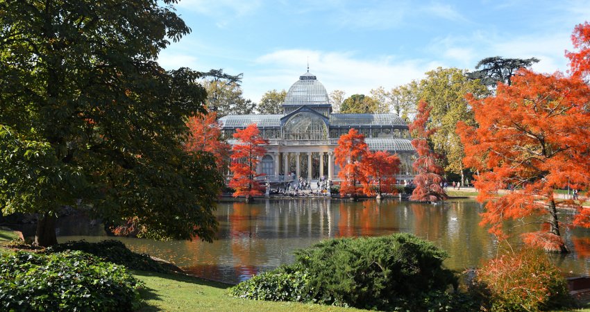 Imagen del Palacio de Cristal del parque de El Retiro