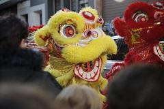 Artistas y vecinos desfilan en Usera para recibir al Nuevo Año Chino