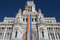Cibeles lucirá una bandera arcoíris realizada de manera colaborativa para celebrar el WorldPride
