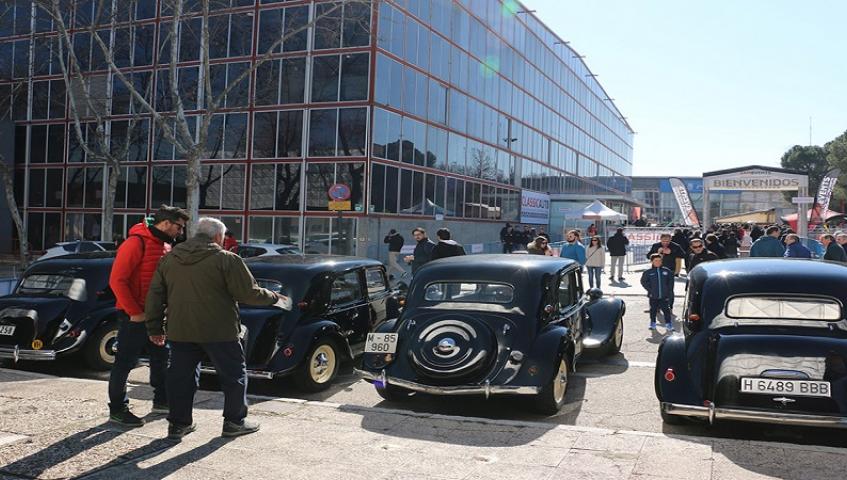 The Glass Pavilion hosts a show that’s a must for classic vehicle enthusiasts©ClassicAuto